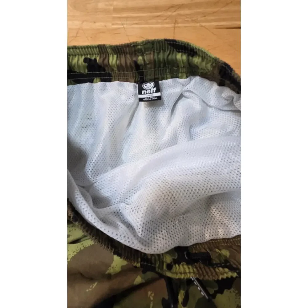 NEFF Mens Large Camo Swim Trunks Green Black Drawstring Mesh Lined Board Skate